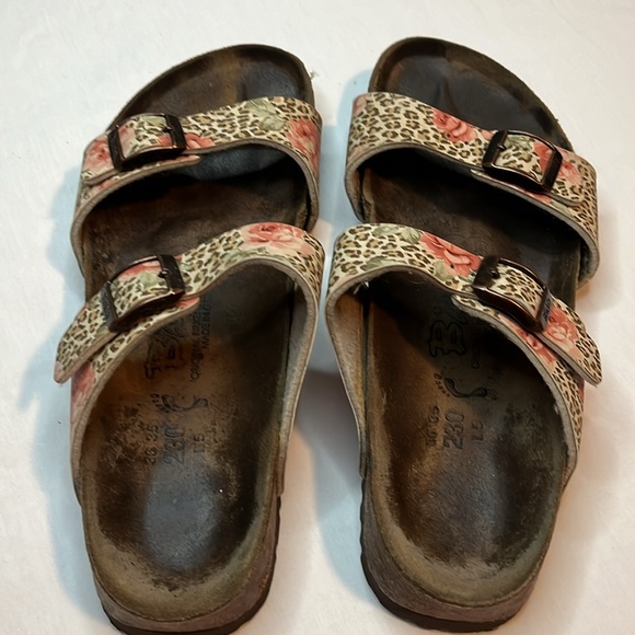 Birki’s by Birkenstock Cheetah Pink Rose Design Two Strap Slide Sandals Sz 36 - Picture 2 of 8
